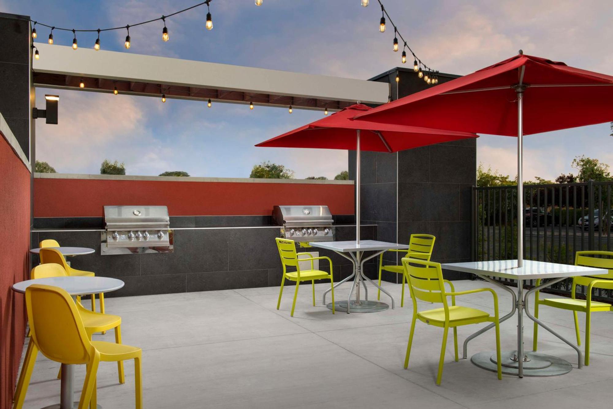 Home2 Suites By Hilton Clovis Fresno Airport Bagian luar foto